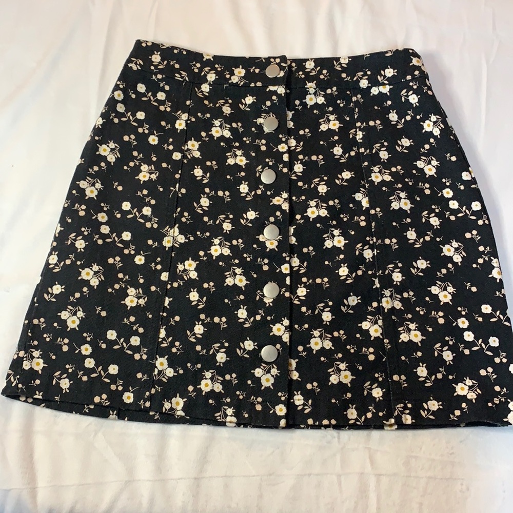 Small button down mini skirt NEVER WORN 🎈SALE